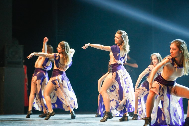 Tribe Dance Hold Your Dream 